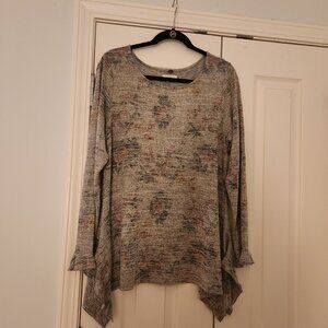 Cupio Light-Weight Sweater with special hem